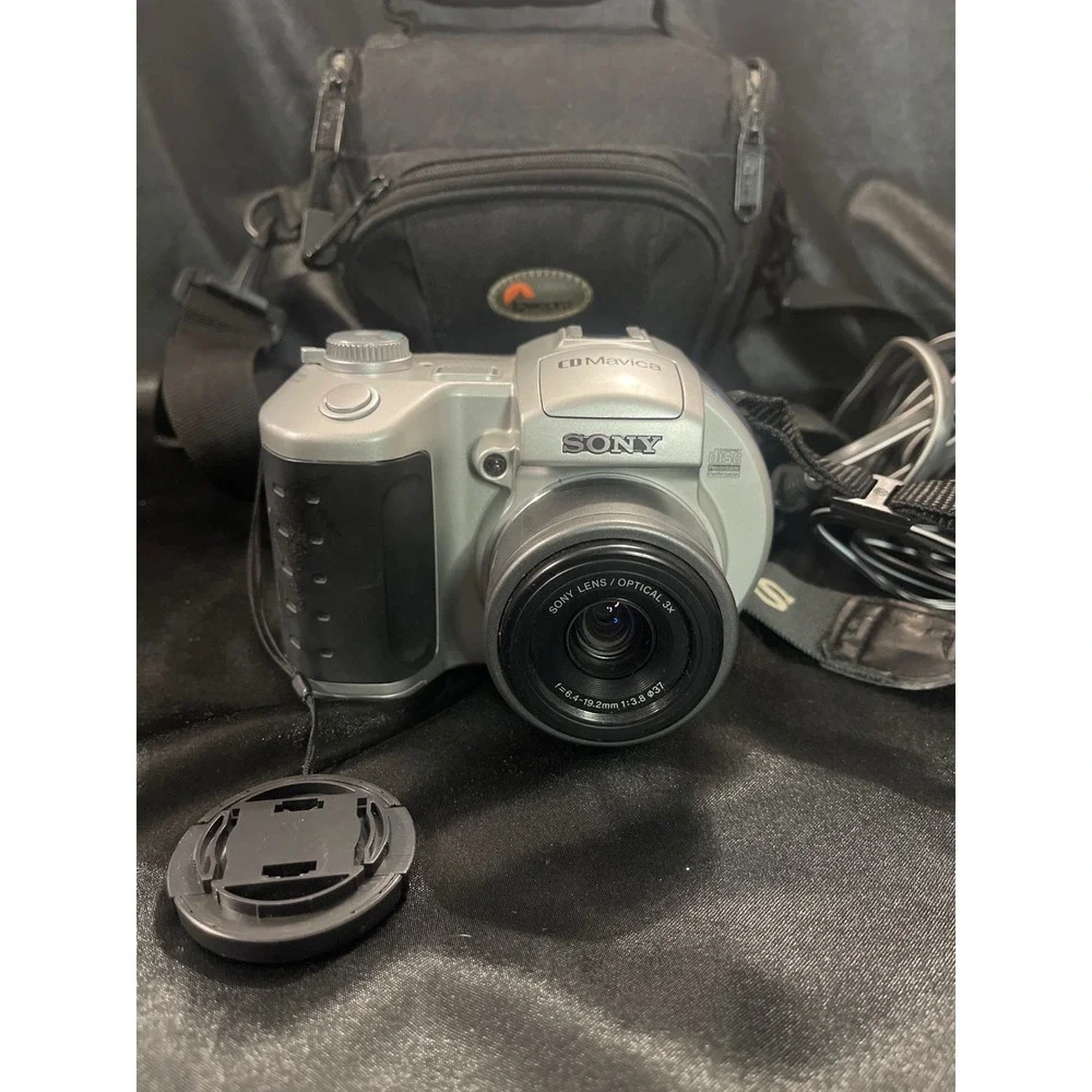 Sony CD Mavica Digital Camera Silver Bundle with Lowepro Bag and Charger